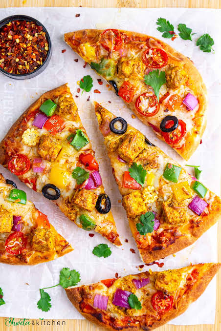Tandoori paneer pizza